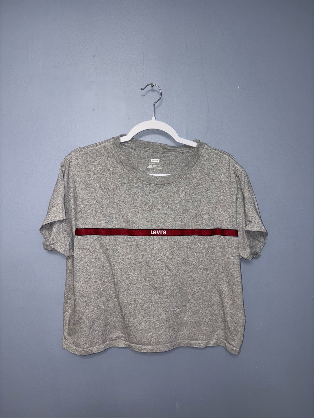 Levi’s | Gray Tee | Size Medium